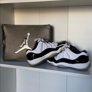 Air Jordan 11 Retro Low BG 4Y black and white